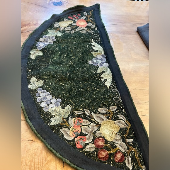 Half circle fruit hooked rug - Picture 2 of 5